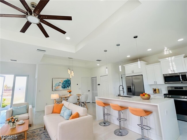 Building Photo - 2022 Xelda Ave N