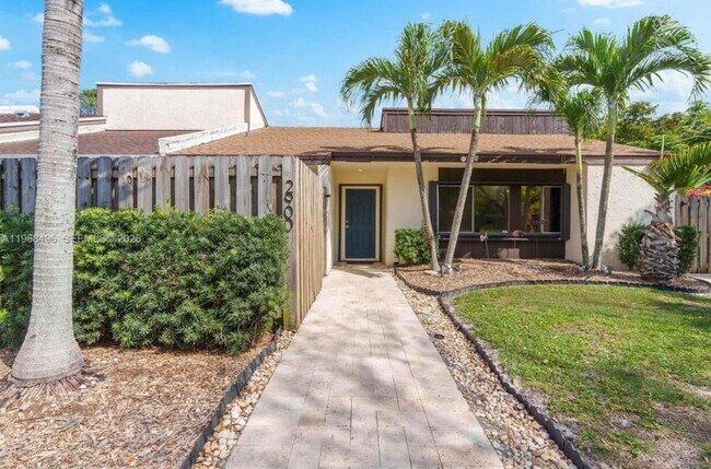 Foto del edificio - 2900 NW 69th Ct