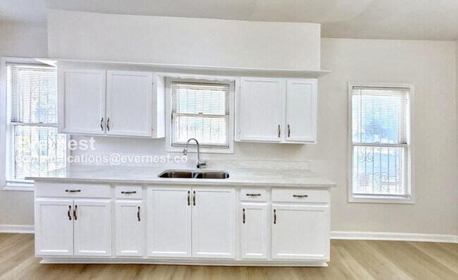 Foto del edificio - 1302 Ryon St