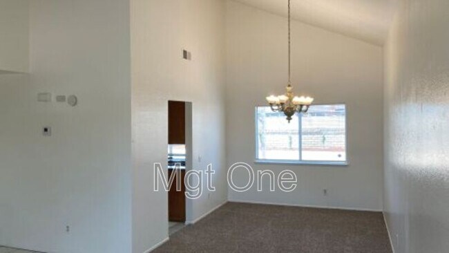 Foto del edificio - 24670 Goldston Ct