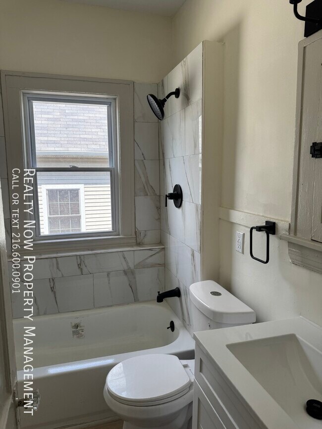 Foto del edificio - 2649 E 110th St