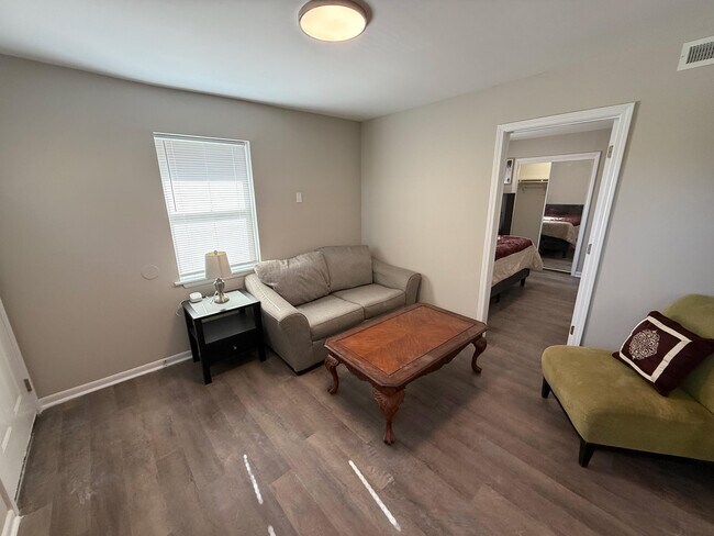 Foto del edificio - 213 N Ann St