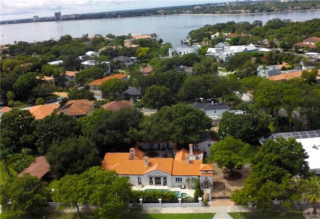 Foto del edificio - 100 W Davis Blvd