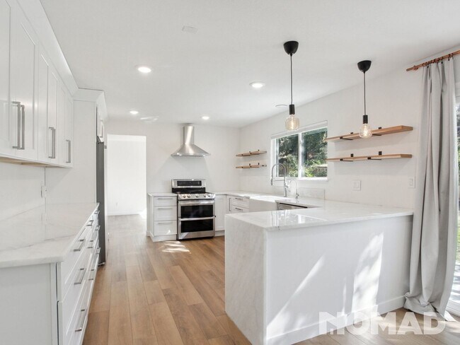 Building Photo - 4 Bedroom Single Family Home in Highlands ...