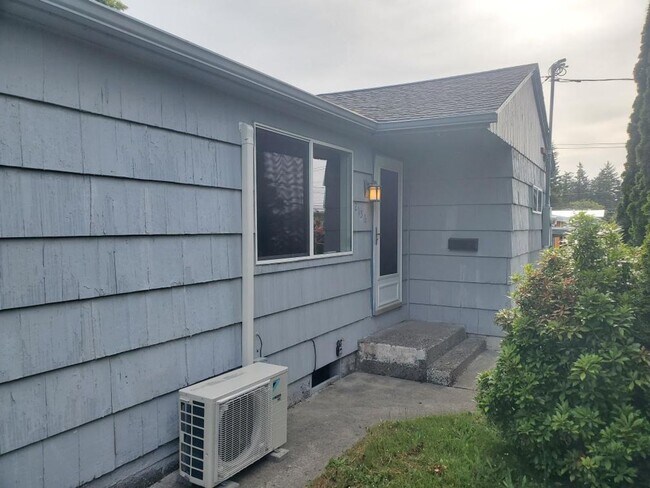 Building Photo - 2049