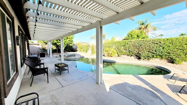 Foto del edificio - 78735 Rockberry Ct