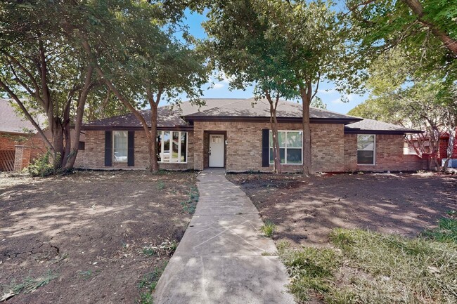 Building Photo - 2308 Chamberlain Dr