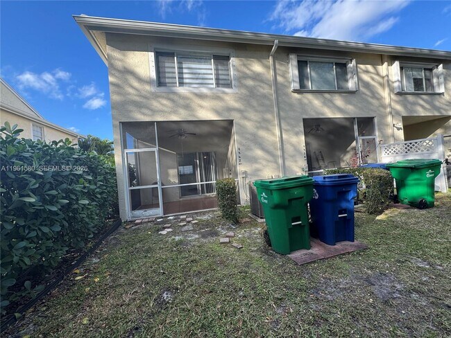 Foto del edificio - 9962 NW 56th Pl