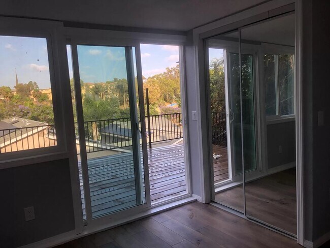 Foto del edificio - 4930 Auburn Dr