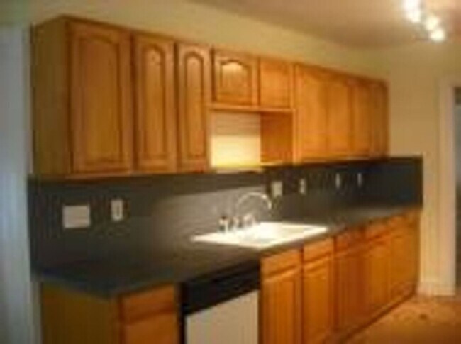 Building Photo - 3 br, 2 bath House - 3057 Commonwealth