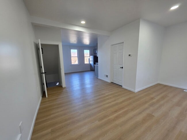 Building Photo - Fully Rehabbed 3 bedroom 2 bathroom house ...