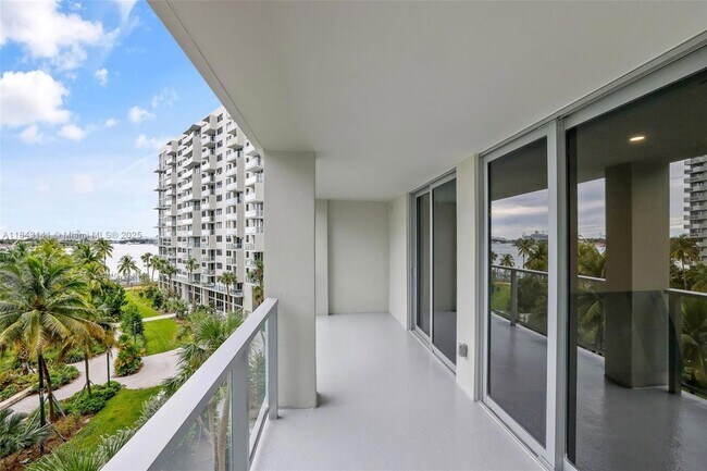 Building Photo - 1500 Bay Rd