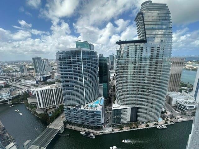 Foto del edificio - 475 Brickell Ave