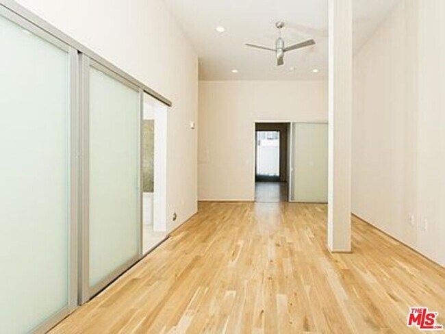 Foto del edificio - 8 Brooks Ave