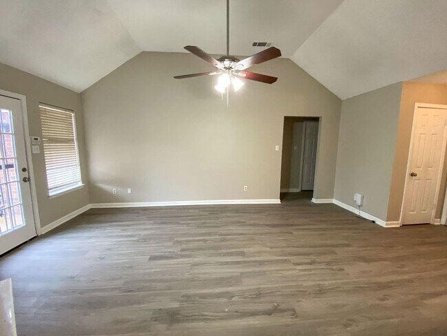 Foto del edificio - 3 bed, 2 bath in Cordova near Dexter and R...