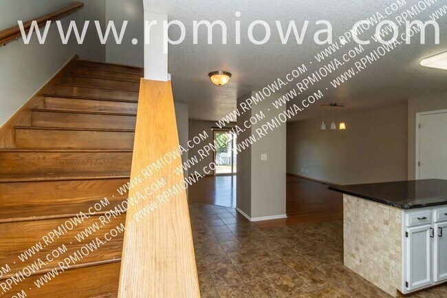 Foto del edificio - 770 SE Harper Dr