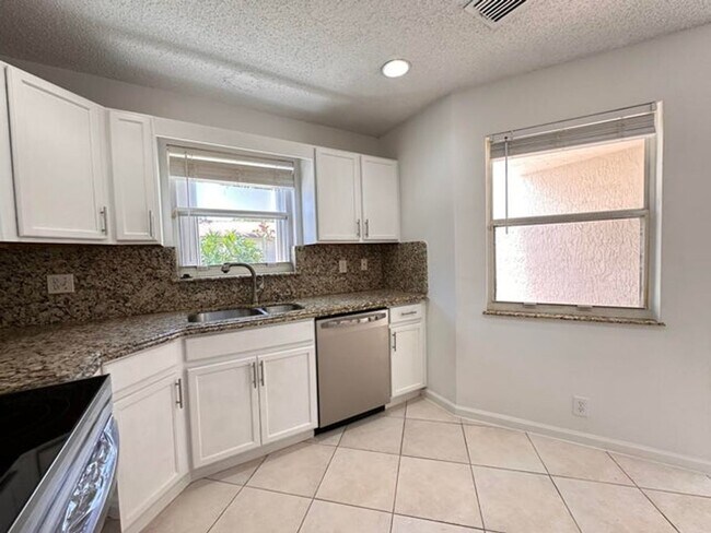 Foto del edificio - 703 Crosswinds Dr