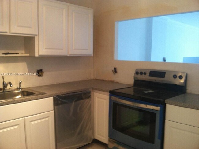 Foto del edificio - 2851 NE 183rd St