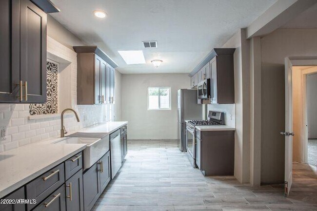 Foto del edificio - 2521 N 28th Pl