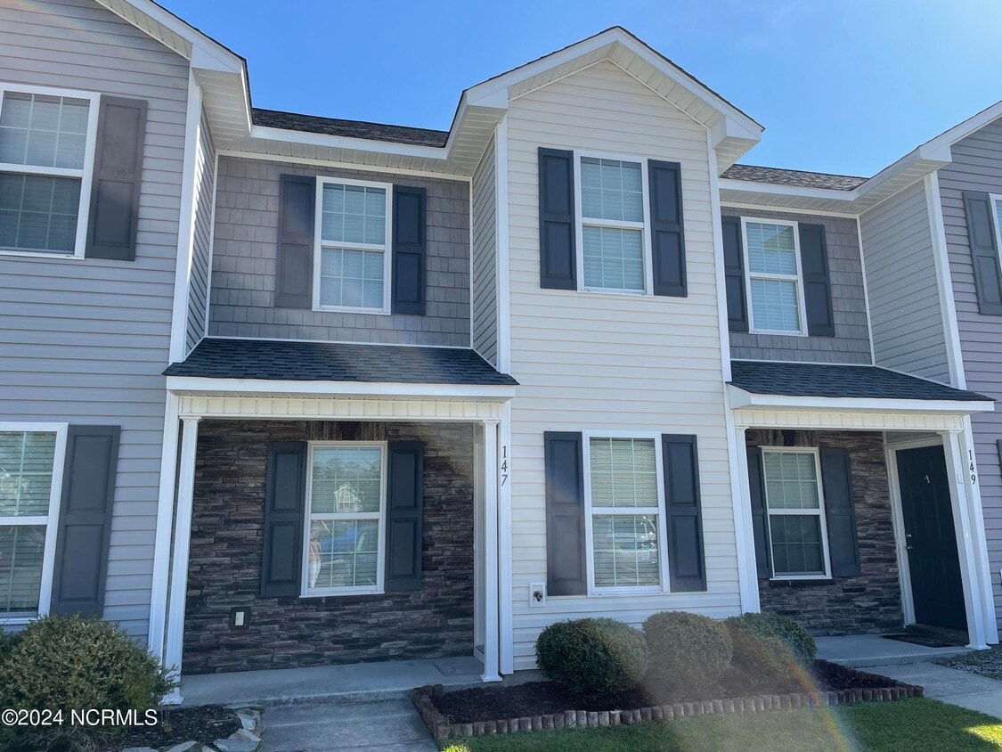 147 Glen Cannon Drive, Jacksonville, NC 28546 Townhome Rentals in