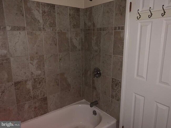 Foto del edificio - 9942 Lackland Dr