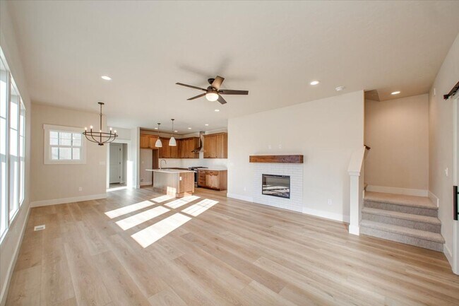 Foto del edificio - Luxury Townhome in the Heart of Eagle — 3 Beds + 3 Baths + Premium Amenities