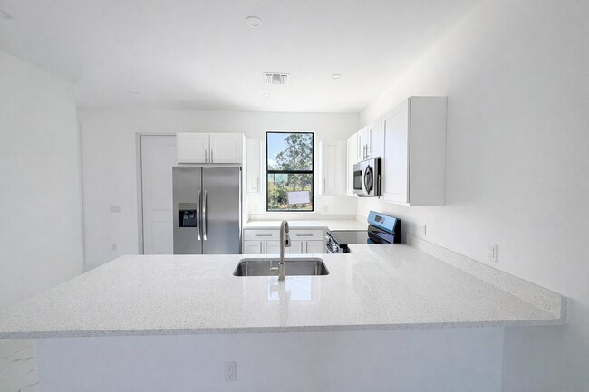 Foto del edificio - 828 Holmes Ave