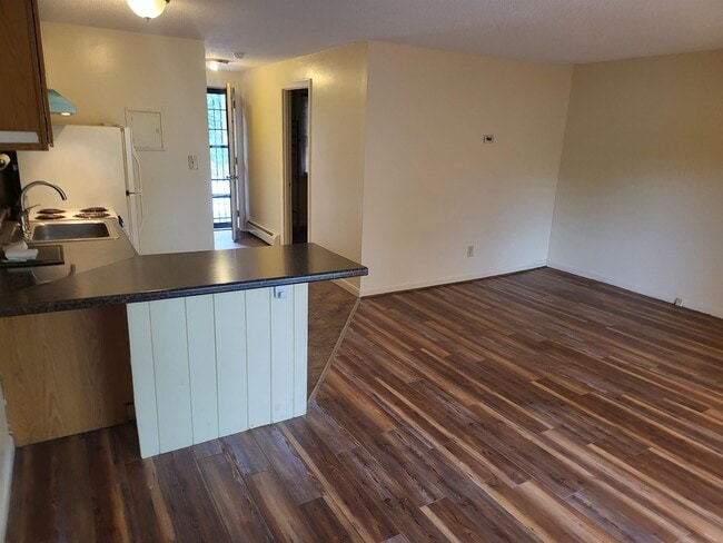 Building Photo - 18 Main St