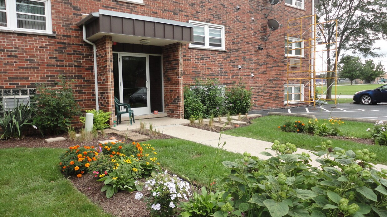 Primary Photo - 5740 East Ave
