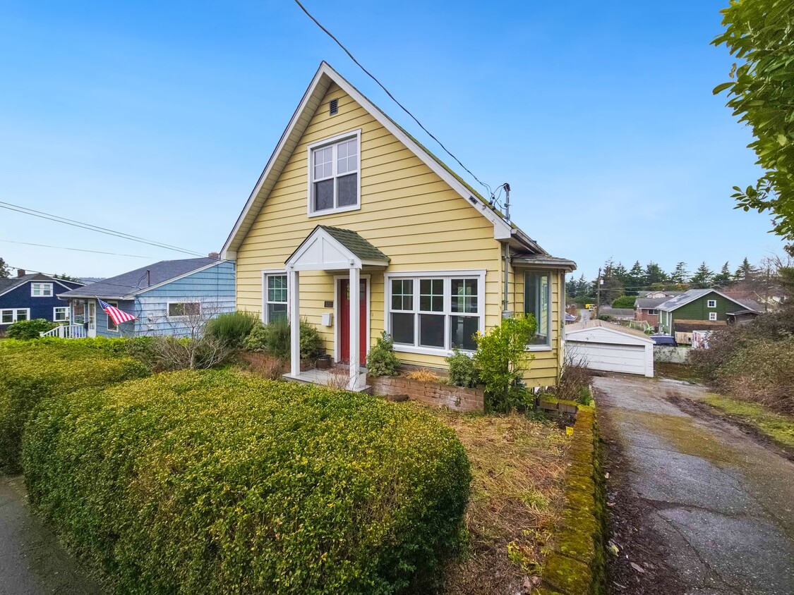 Primary Photo - Beautifully Remodeled 3-Bedroom Home Near ...