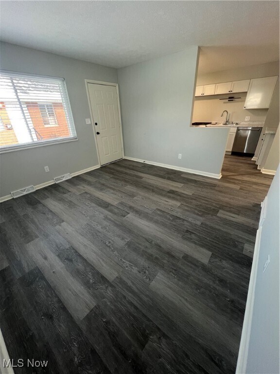 Building Photo - 2559 Edwin Ave