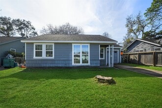 Building Photo - 1015 Prune St