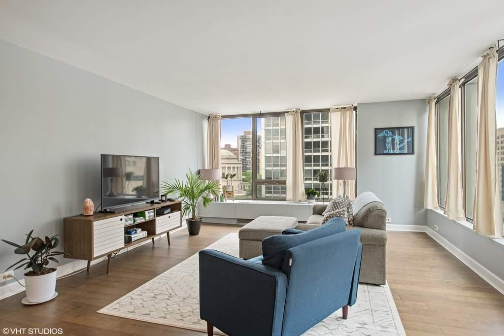 Foto principal - 2800 N Lake Shore Dr