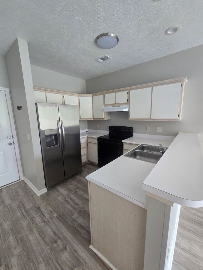 Building Photo - 504 River Oaks Dr