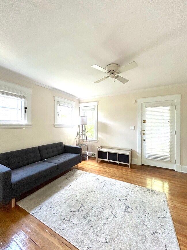 Living room - 2903 Maisel Dr