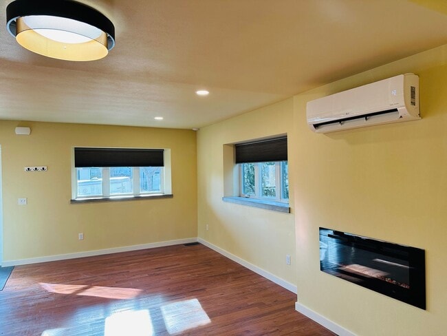 Foto del edificio - 605 Alderson Ave