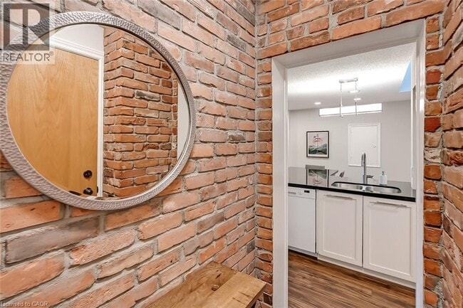 Building Photo - 432 Burlington Ave