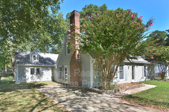 Building Photo - 1212 Broadford Dr