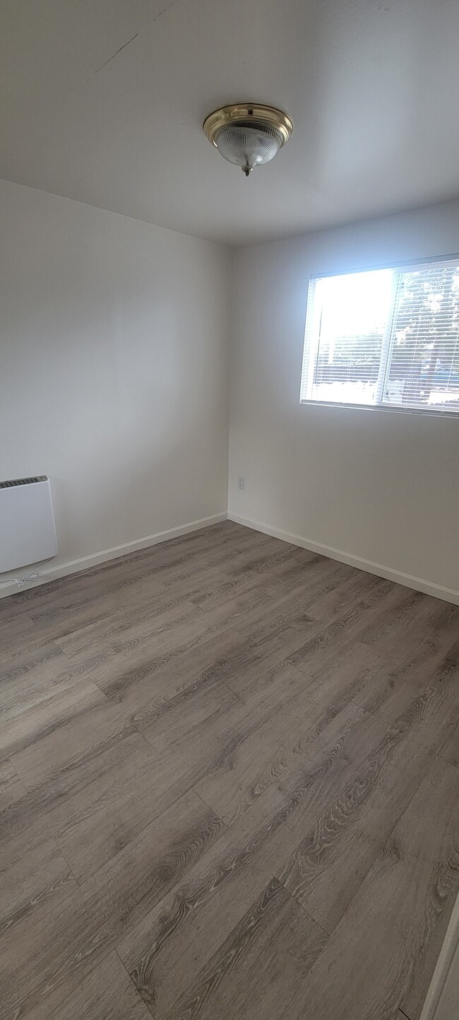 Building Photo - 1688 Linden St