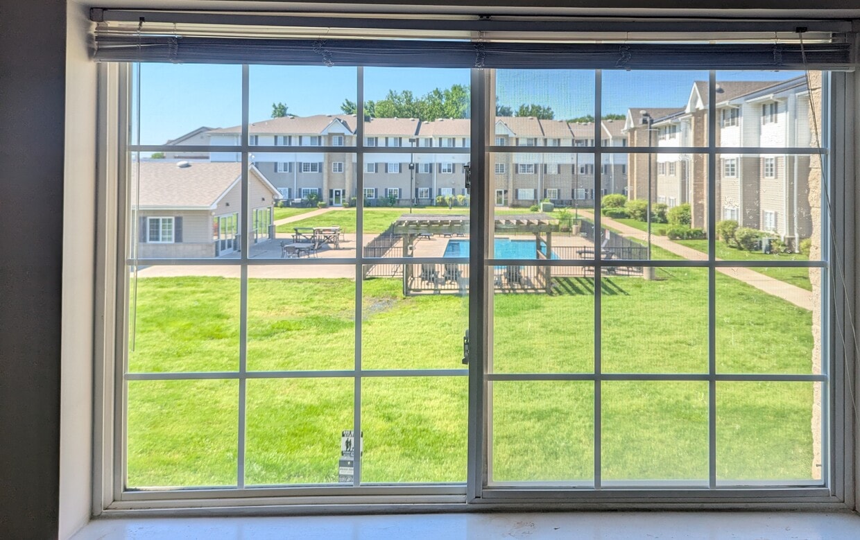 Pool View Apt - Crimson Villas