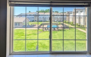 Pool View Apt - Crimson Villas
