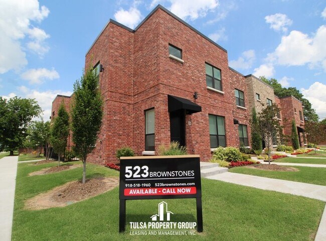 Building Photo - 523 E B St Apt D 523-D