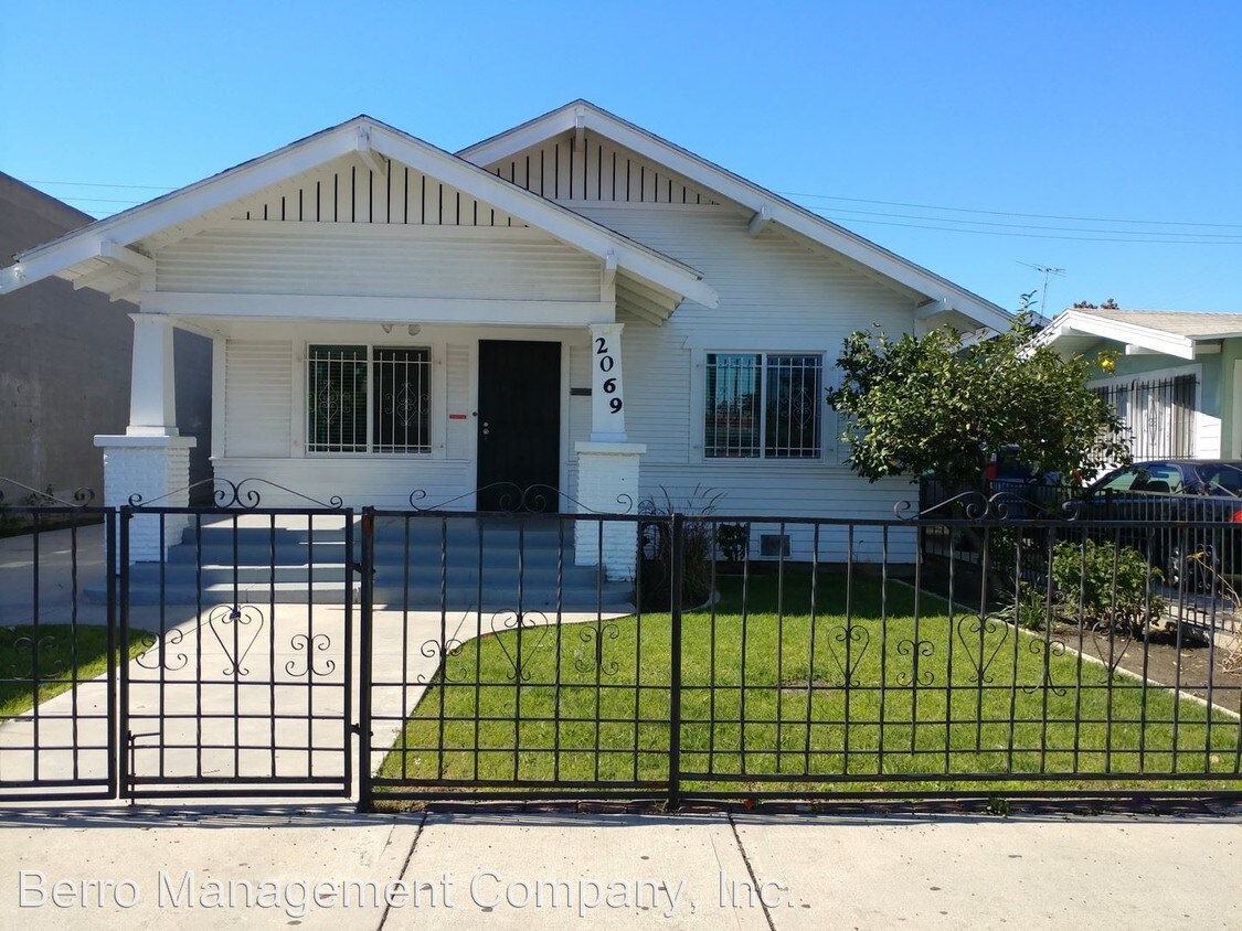 Primary Photo - 2069-2071 Long Beach Boulevard