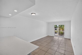 Building Photo - 453 SW 2nd St