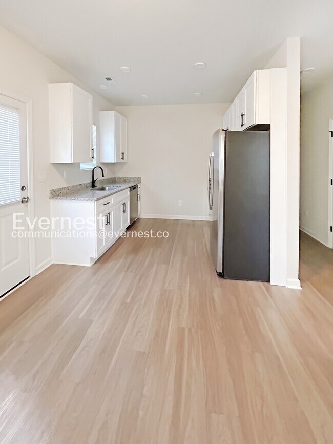 Foto del edificio - 3 Bed/2 Bath Home with Off-Street Parking / Pet-Friendly / Vouchers Accepted / Coming Soon!