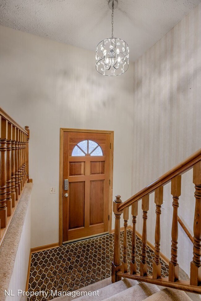 Foto del edificio - 3 br, 1.5 bath House - 9510 Ames Ave