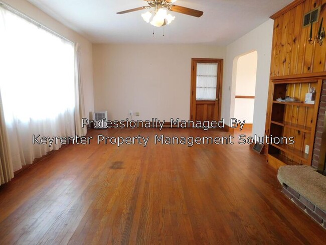 Building Photo - 2135 Stuarts Draft Hwy