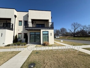 Building Photo - 134 E Elgin St