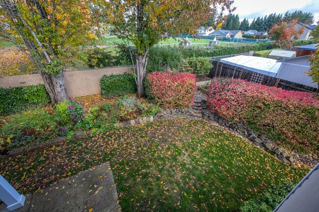 Building Photo - Three bedroom home with a bonus room and A...