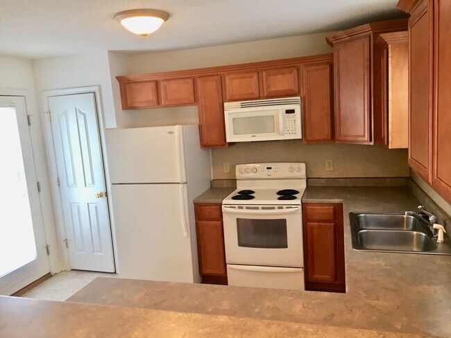 Building Photo - 214 Clusters Cir